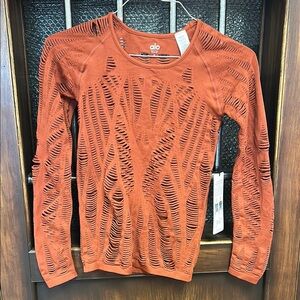 ALO Yoga Women’s Burnt Orange Distressed Long-Sleeve Top
